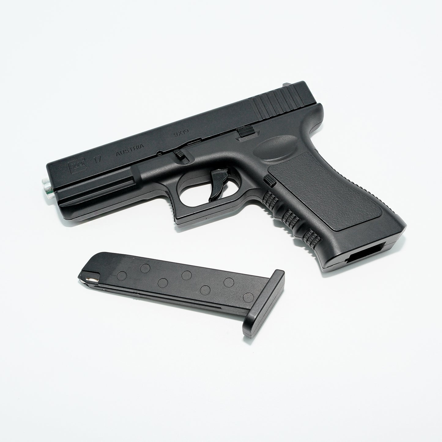 Black Hawk G17 bb gun, manual 6mm plastic bbs, Metal gun body and magazine